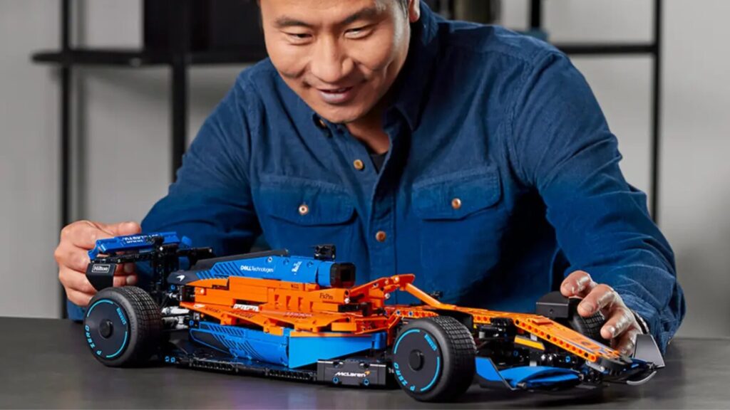 Technic Mercedes-AMG F1 W14 E Performance  // Source : Lego