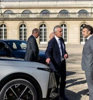 Présentation de la DS n°8 à Emmanuel Macron // Source : DS