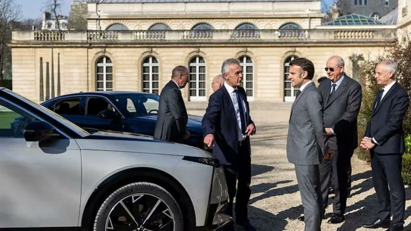 Bonus, carte grise, fiscalité… La France saborde la voiture électrique