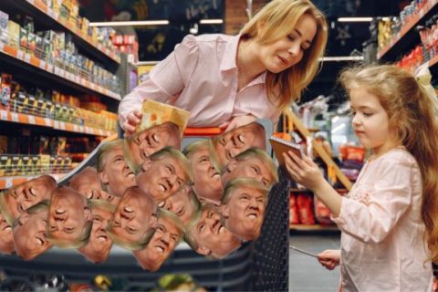 Des têtes de Trump dans un caddie de supermarché // Source : Montage Numerama