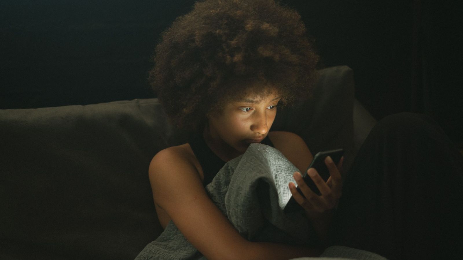 La fibre optique, un danger pour la santé mentale des adolescentes ?