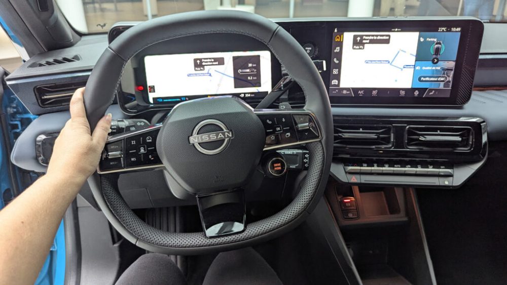 Au volant de la Nissan Micra // Source : Raphaelle Baut pour Numerama Au volant de la Nissan Micra // Source : Raphaelle Baut pour Numerama