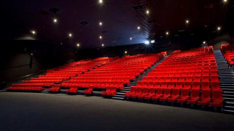 Pathé et UGC baissent le prix de leurs abonnements cinéma : quelle carte faut-il choisir ?