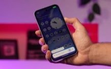 Le Google Pixel 9a embarque toutes les fonctions IA de Google, comme Gemini Live et les modifications des photos.  // Source : Alfred Tertrais / Numerama