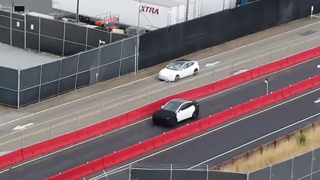 Un prototype de Tesla Model Y a été observé à la Gigafactory de Fremont // Source : Met God in Wilderness Un prototype de Tesla Model Y a été observé à la Gigafactory de Fremont // Source : Met God in Wilderness