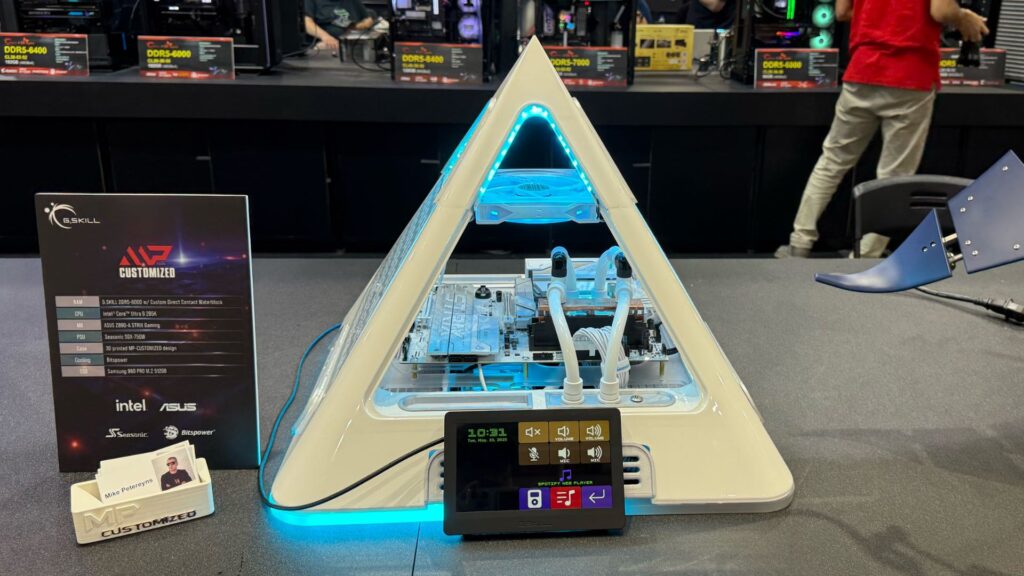 Le PC Pyramide du Computex. Le PC Pyramide du Computex.