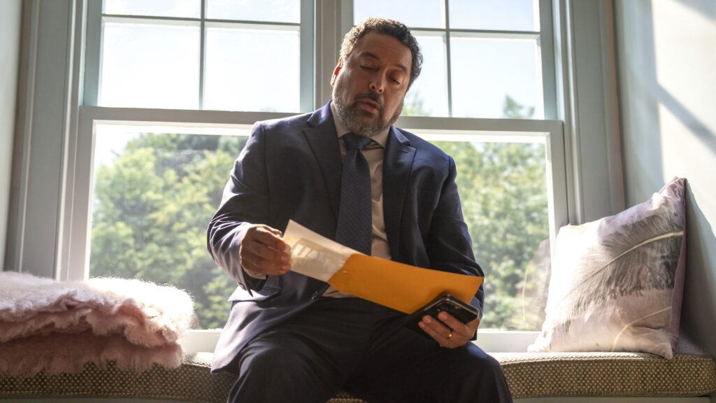 Felix Solis dans Sirens // Source : Macall Polay/Netflix Felix Solis dans Sirens // Source : Macall Polay/Netflix
