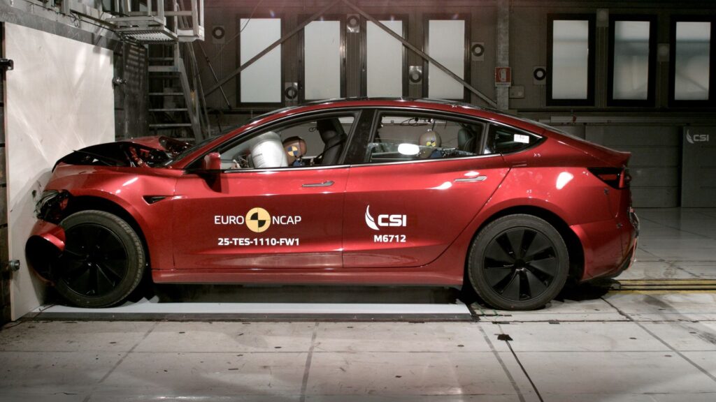 La Tesla Model 3 gagne 5 étoiles au crash-test et prend la tête du classement de l'Euro NCAP // Source : Euro NCAP La Tesla Model 3 gagne 5 étoiles au crash-test et prend la tête du classement de l'Euro NCAP // Source : Euro NCAP