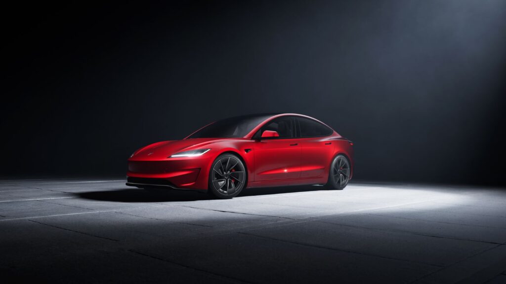 La Tesla Model 3 Performance (2024) // Source : Tesla La Tesla Model 3 Performance (2024) // Source : Tesla