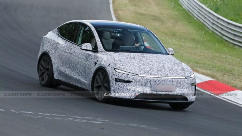 Le Tesla Model Y Performance camouflé a été pris par surprise sur circuit