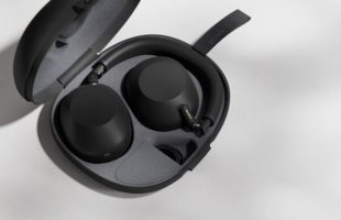 Le Sony WH-1000XM6 est de nouveau pliable