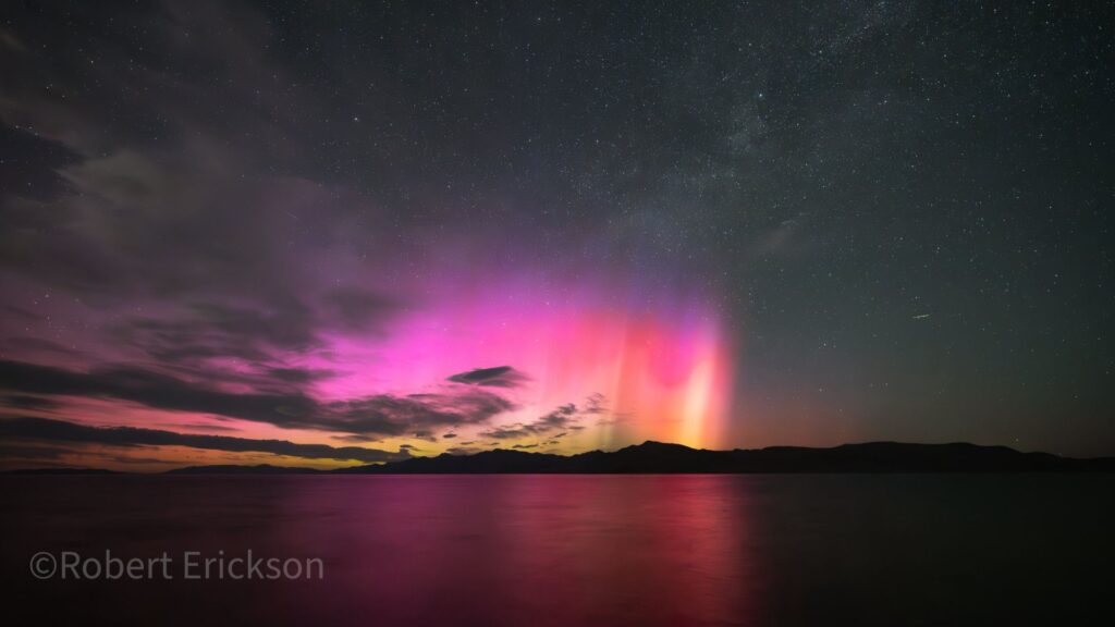 Le phénomène photographié depuis le Nevada. // Source : Via X @@atomicbovine (photo recadrée) Le phénomène photographié depuis le Nevada. // Source : Via X @@atomicbovine (photo recadrée)