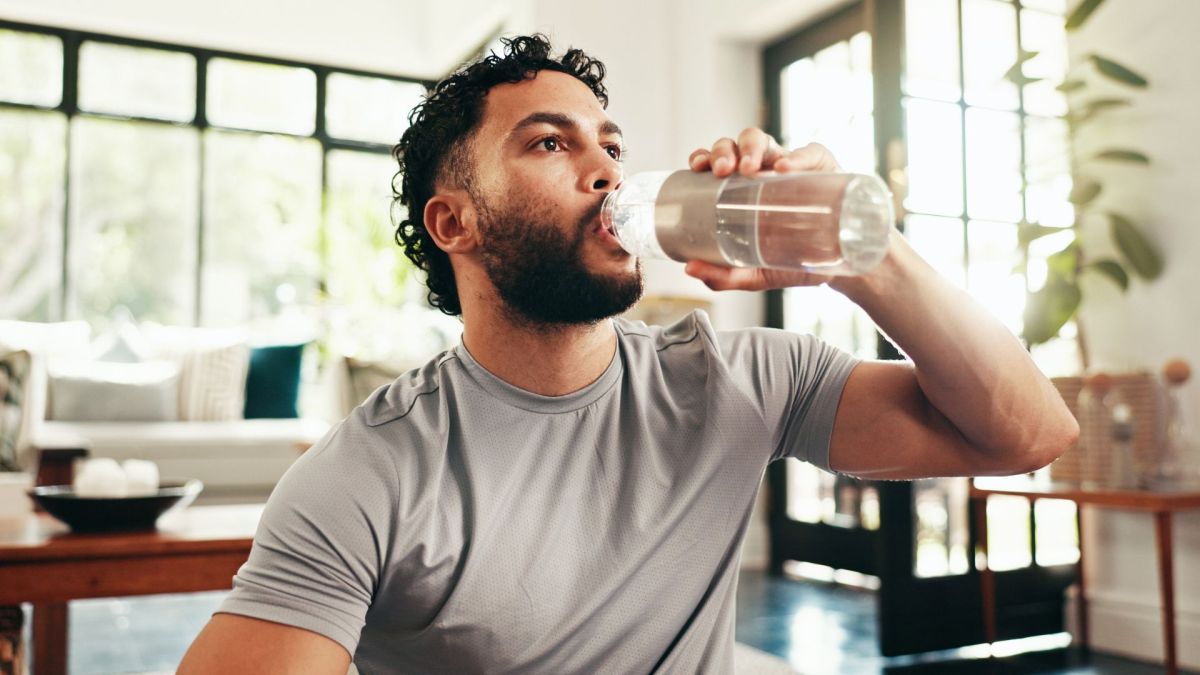 Quand il fait aussi chaud, il est crucial de bien s'hydrater. // Source : Envato
