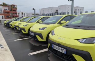 BYD Dolphin Surf lors du lancement du modèle fin mai // Source : Raphaelle Baut pour Numerama BYD Dolphin Surf lors du lancement du modèle fin mai // Source : Raphaelle Baut pour Numerama