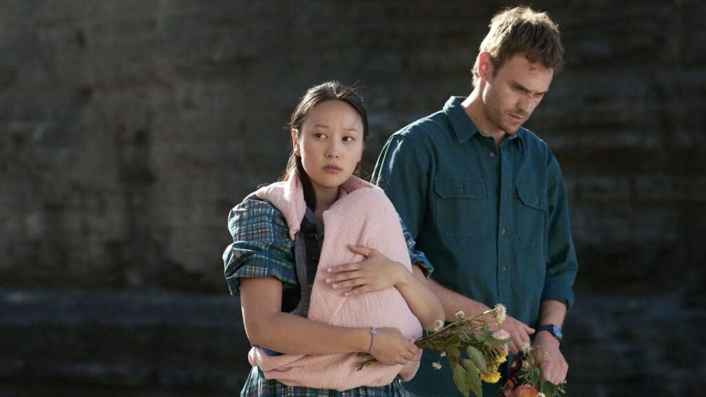 Yerin Ha et Charlie Vickers dans Les Survivants // Source : Netflix Yerin Ha et Charlie Vickers dans Les Survivants // Source : Netflix