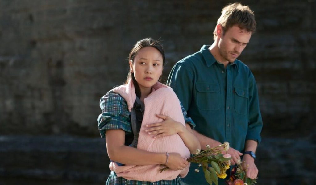 Yerin Ha et Charlie Vickers dans Les Survivants // Source : Netflix