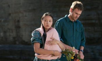 Yerin Ha et Charlie Vickers dans Les Survivants // Source : Netflix