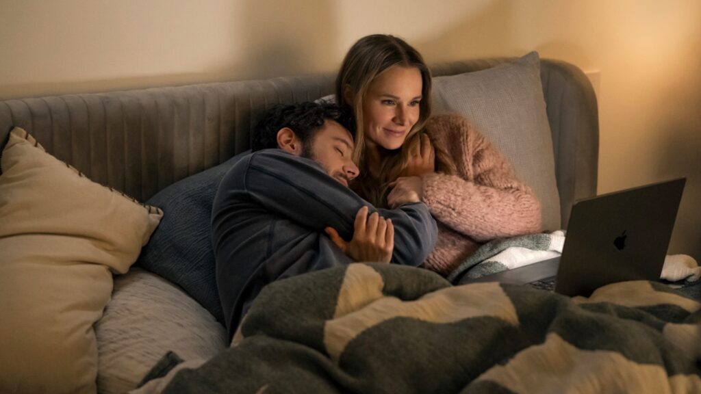 Noah et Joanne dans la saison 2 de Nobody Wants This // Source : Erin Simkin / Netflix Noah et Joanne dans la saison 2 de Nobody Wants This // Source : Erin Simkin / Netflix