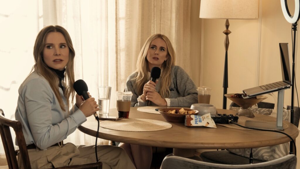 Kristen Bell (Joanne) et Justine Lupe (Morgan) // Source : Netflix Kristen Bell (Joanne) et Justine Lupe (Morgan) // Source : Netflix