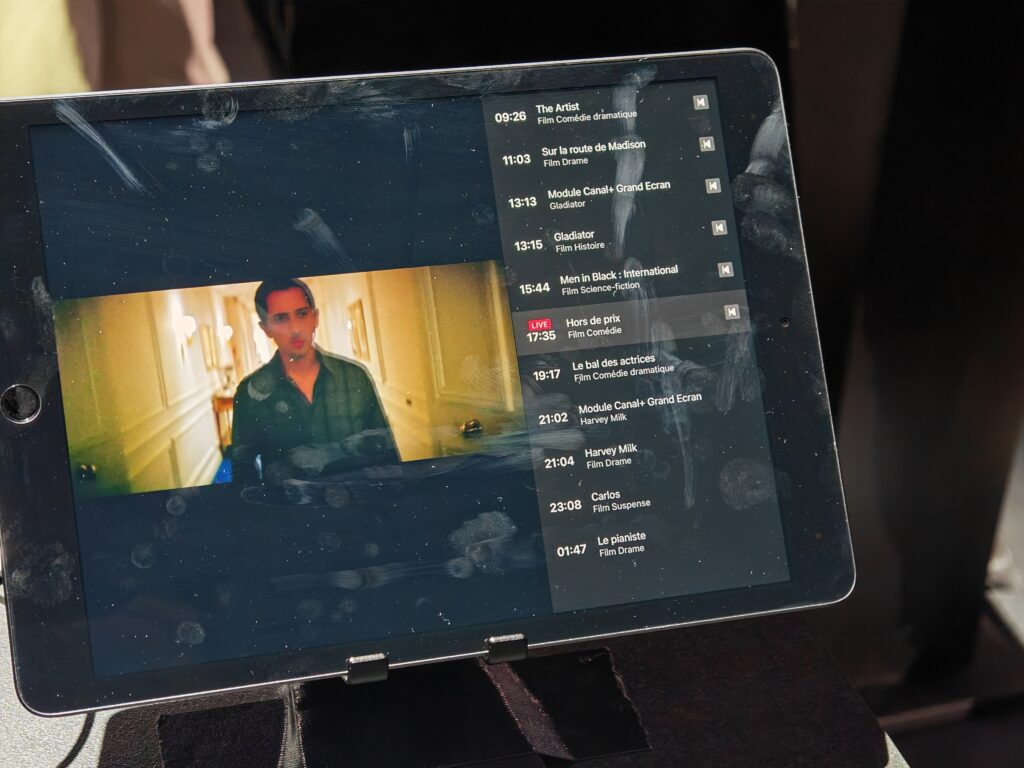 On peut revenir à un programme précédent dans l'application Canal+ // Source : Numerama