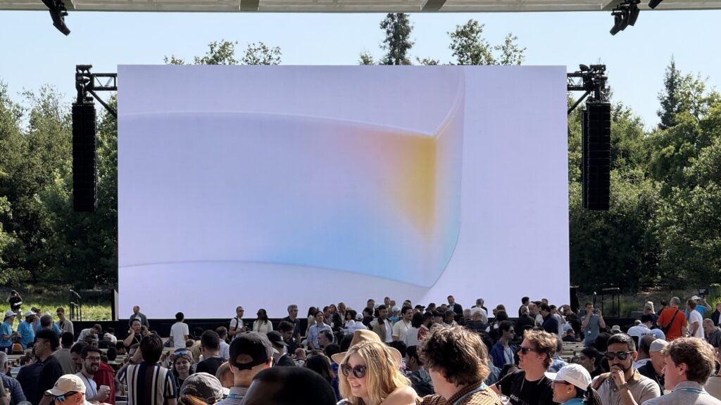 Le Liquid Glass se dévoile avant l'heure : voici le futur look d'iOS à la WWDC. Le Liquid Glass se dévoile avant l'heure : voici le futur look d'iOS à la WWDC.
