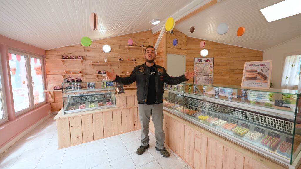 La boutique Les Macarons de Lulu // Source : Capture Numerama via Lulu ronce de noyer sur YouTube