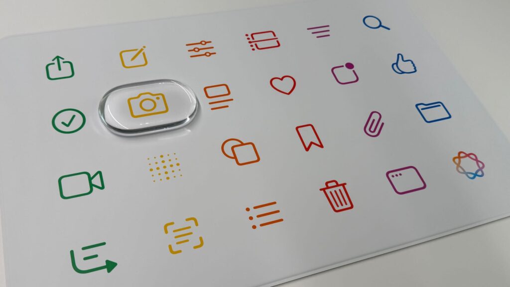 Apple a passé énormément de temps sur sa nouvelle palette de couleurs, conçue pour exploiter les capacités des écrans modernes.  // Source : Numerama