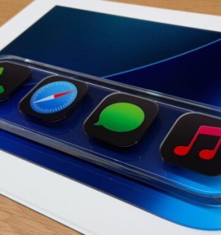 Le nouveau dock d'iOS 26 dans une maquette en Liquid Glass. // Source : Numerama
