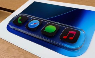 Le nouveau dock d'iOS 26 dans une maquette en Liquid Glass. // Source : Numerama
