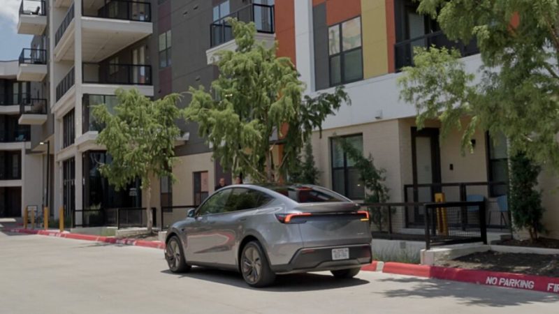 Le premier Tesla Model Y livré en mode autonome : il roule seul jusqu’à son acheteur
