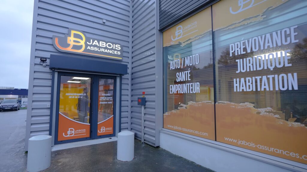 Jabois Assurances à Beaucouzé // Source : Capture Numerama via Lulu ronce de noyer sur YouTube