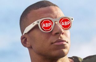 Des Meta Oakley avec des logos Adblock sur les verres // Source : Montage Numerama