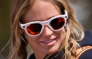 Les Oakley Meta ont un design plus voyant que les Meta Ray-Ban, mais ne vont pas trop loin dans l'extravant. // Source : Meta
