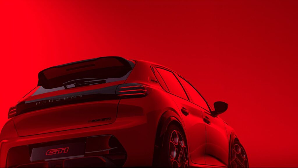La nouvelle Peugeot E-208 GTi (2025) // Source : Peugeot La nouvelle Peugeot E-208 GTi (2025) // Source : Peugeot