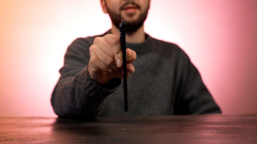 Le Samsung Galaxy S25 Edge. // Source : Numerama Le Samsung Galaxy S25 Edge. // Source : Numerama