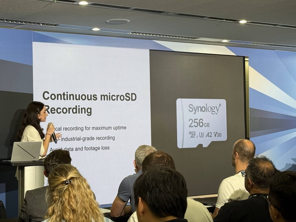 Synology a présenté ses propres cartes micro-SD qui supportent l’écriture continue intensive avec une surveillance d’intégrité intégrée. // Source : Ulrich Rozier pour Humanoid xp Synology a présenté ses propres cartes micro-SD qui supportent l’écriture continue intensive avec une surveillance d’intégrité intégrée. // Source : Ulrich Rozier pour Humanoid xp