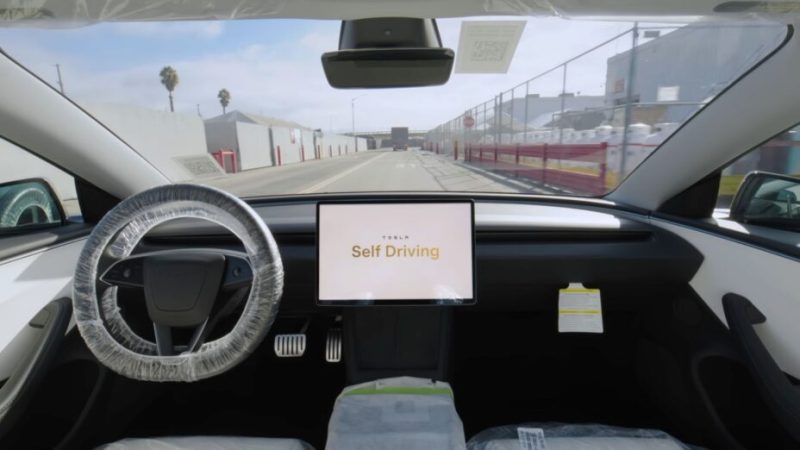 Livraison autonome Tesla : votre prochaine voiture pourrait arriver toute seule chez vous et cela pose question