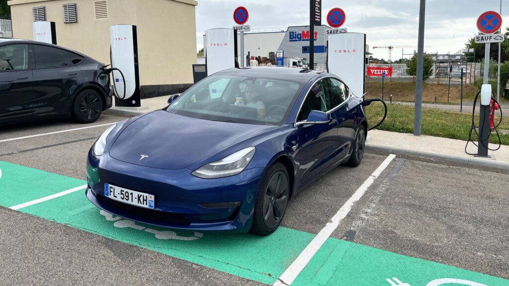 Une Tesla Model 3 d'occasion, ça vaut quoi ? // Source : Robin San Vicente pour Numerama