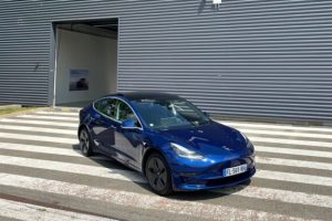 Une Tesla Model 3 d'occasion, ça vaut quoi ? // Source : Robin San Vicente pour Numerama
