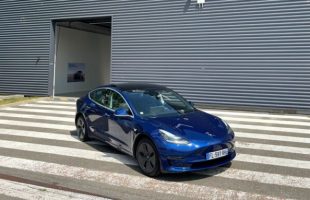 Une Tesla Model 3 d'occasion, ça vaut quoi ? // Source : Robin San Vicente pour Numerama