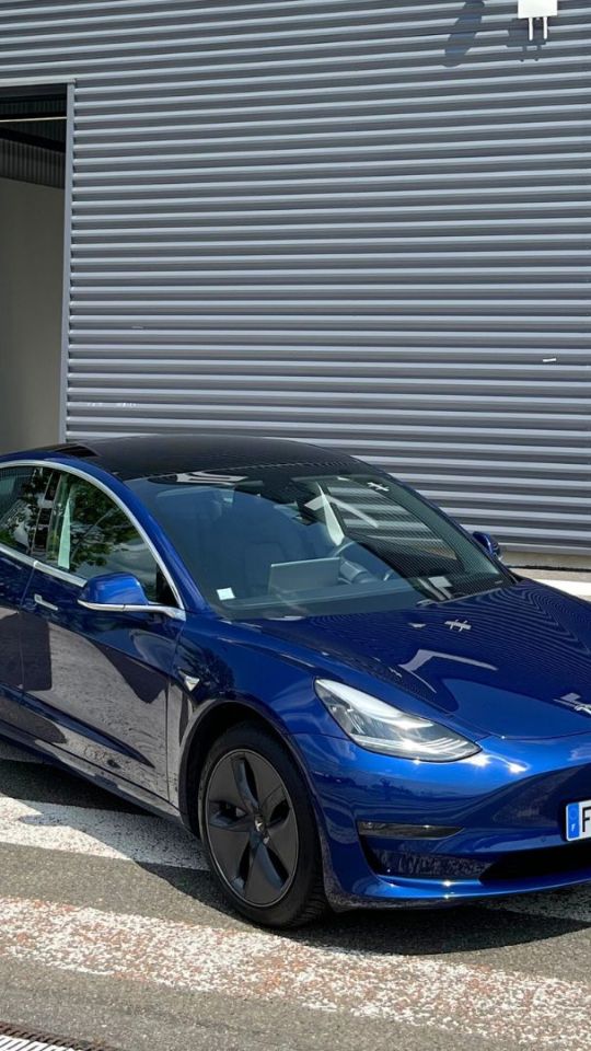 Une Tesla Model 3 d'occasion, ça vaut quoi ? // Source : Robin San Vicente pour Numerama