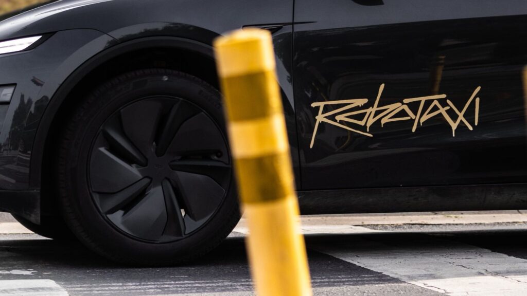 Le Tesla Model Y en version Robotaxi au Texas // Source : Adan Guajardo via X Le Tesla Model Y en version Robotaxi au Texas // Source : Adan Guajardo via X
