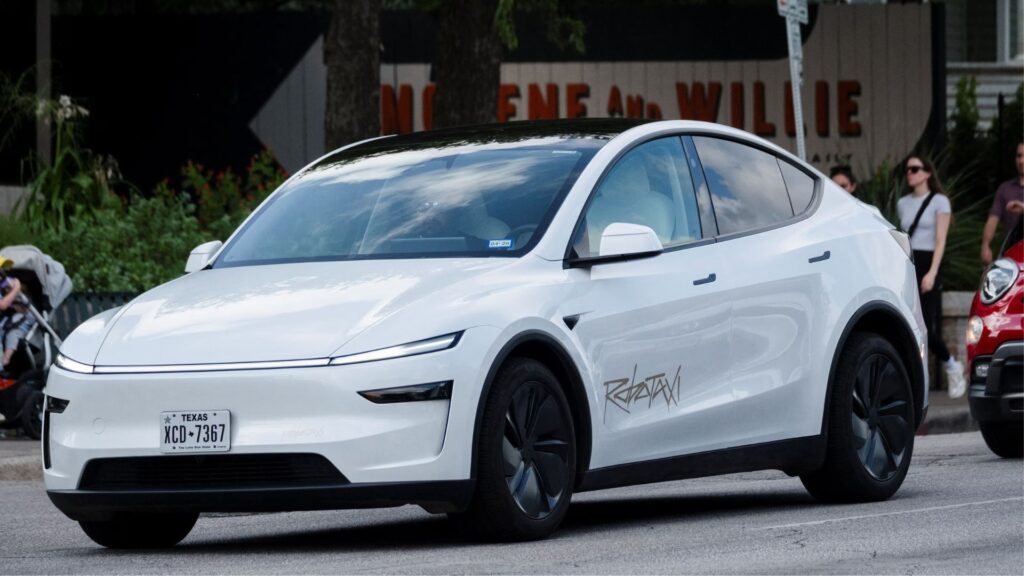 Un Robotaxi de Tesla à Austin au Texas // Source : Jose del Corral via X