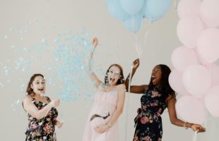 Gender reveal party // Source : Pexels-RDNE Stock project