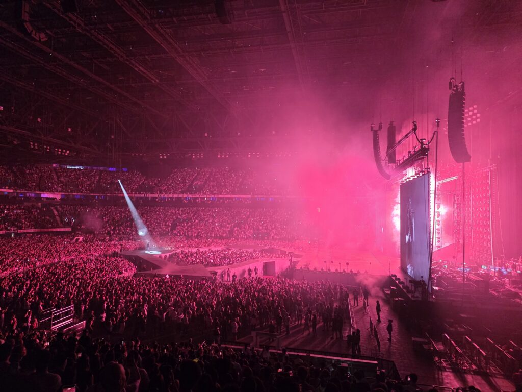 En concert, les 200 Mpix offrent des détails rares pour un capteur principal. En concert, les 200 Mpix offrent des détails rares pour un capteur principal.