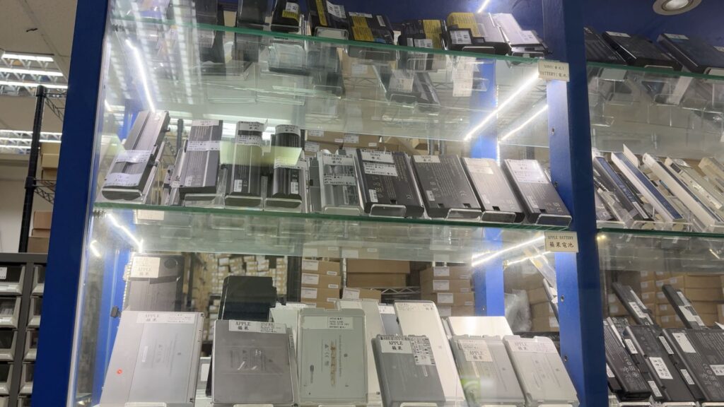 Un magasin dédié aux batteries d'ordinateurs : only in Taïwan.