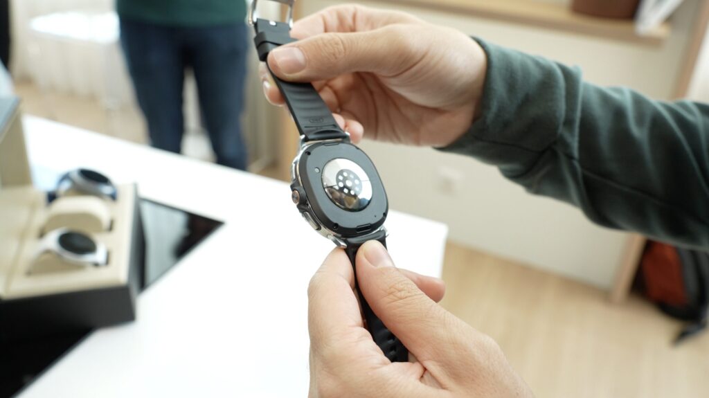 Samsung Galaxy Watch 8 Classic // Source : Alfred Tertrais pour Numerama Samsung Galaxy Watch 8 Classic // Source : Alfred Tertrais pour Numerama