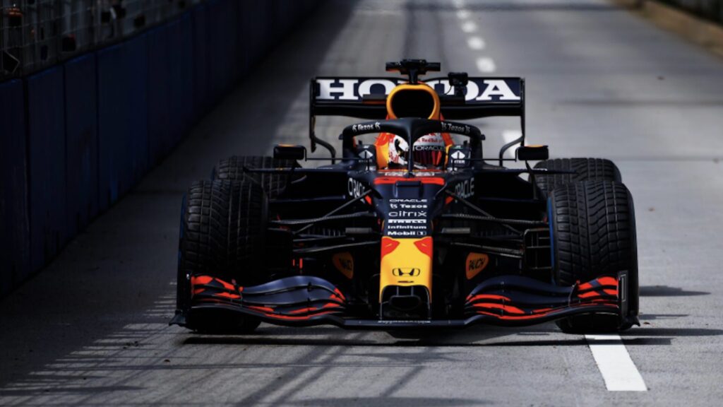 Max Verstappen au volant de sa Red Bull // Source : Compte X de Max Verstappen