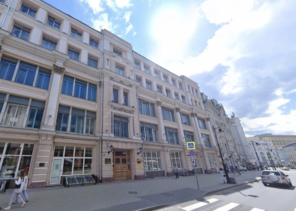 Façade d'un bâtiment de la HSE à Moscou // Source : Google Maps
