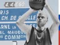 Basketteur russe cybercriminel ? // Source : Montage Numerama